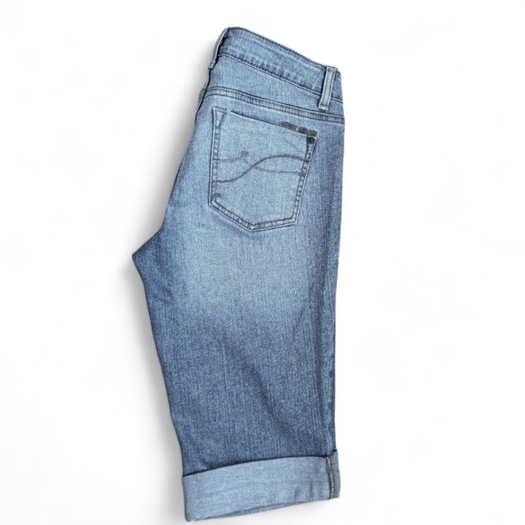 DKNY JEANS Bermuda Denim Shorts – Size 6 – Classic Mid-Wash - Picture 2 of 7